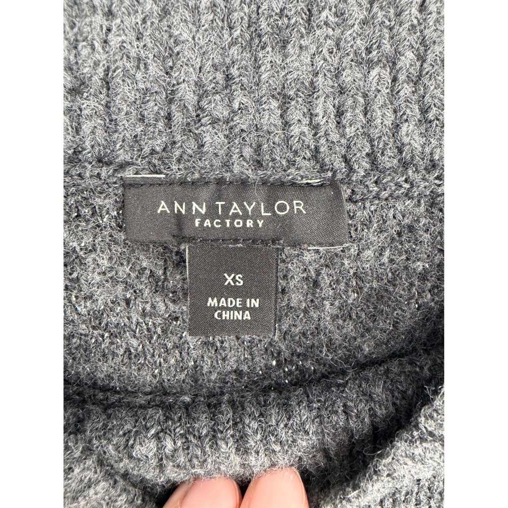 Ann Taylor Factory Womens Sweater Gray Metallic Shimmer Knit XS - Picture 5 of 5